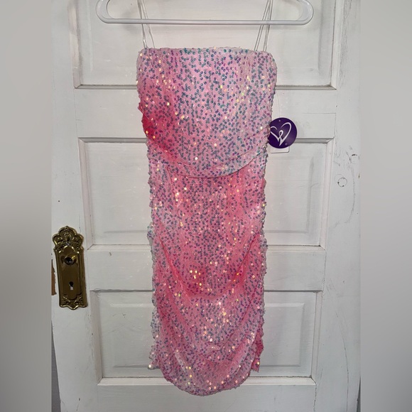 Enchanting Muse Iridescent
Sequin Mini Dress - Picture 2 of 10